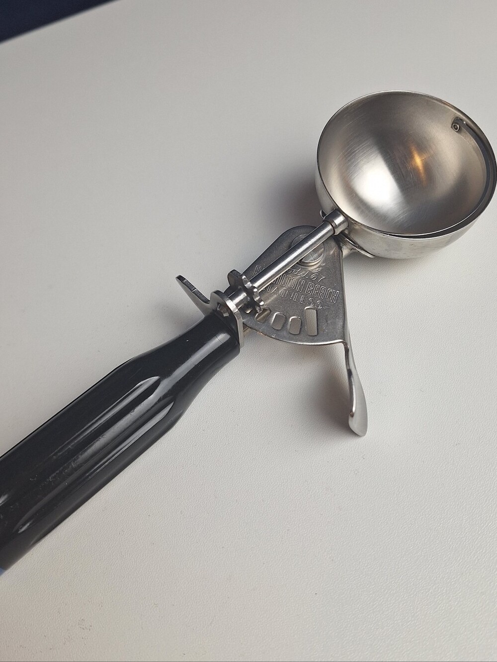 Vintage Hamilton Beach Ice Cream Scoop Model 67 8" Stainless Black Blue